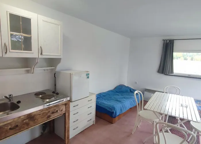 & Przystan Marina - Agrokeya Chorzepowo * 谢拉库夫